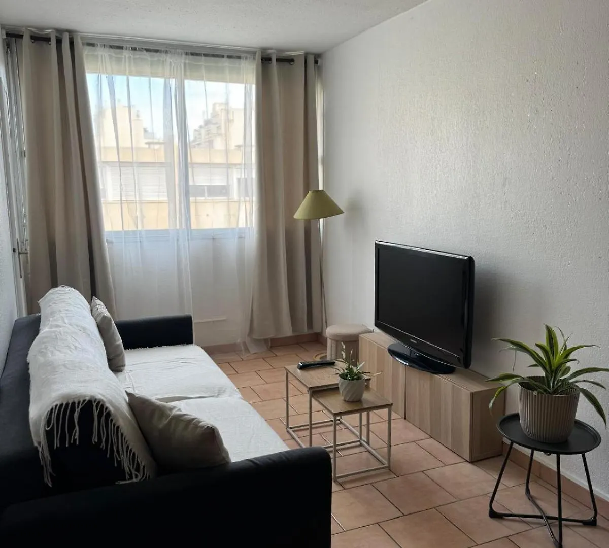 Appartement Entre Aeroport Et Promenade Des Anglais ニース 0*,  フランス